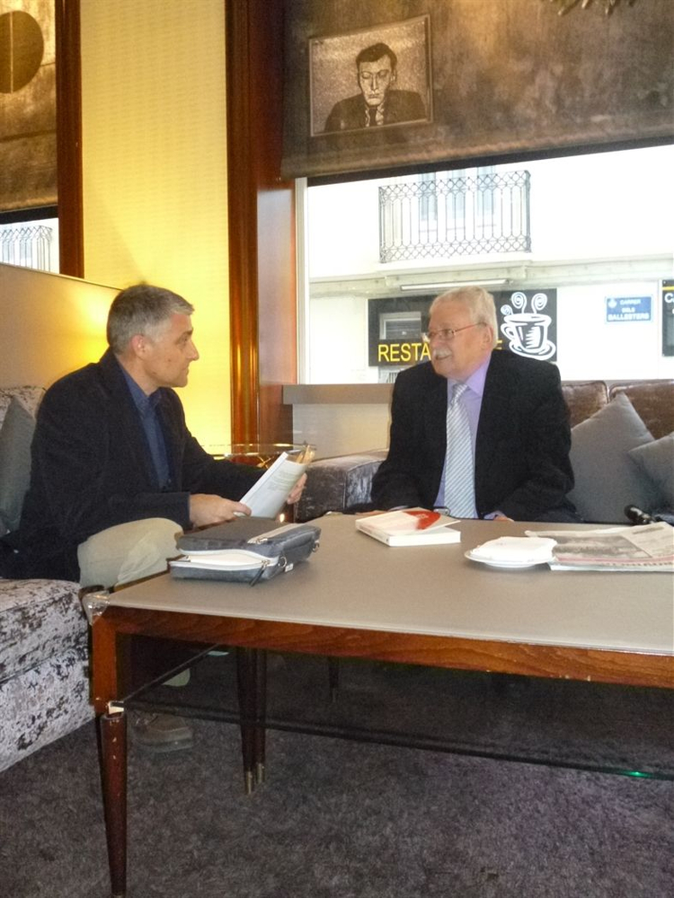 8. Bruno Montano de Trabalibros entrevista a Joaquín Leguina---8830.webp