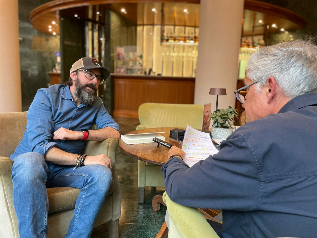 07.Bruno Montano entrevista a Juan Manuel Gil-Trabalibros.jpeg