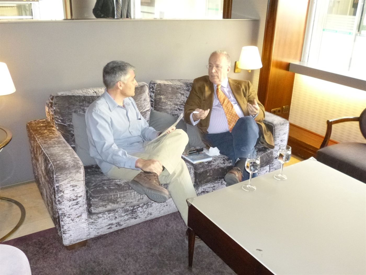 6.Bruno Montano de Trabalibros entrevista a Fernando García de Cortázar---8842.webp