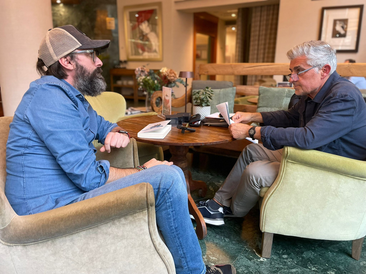 01.Bruno Montano entrevista a Juan Manuel Gil-Trabalibros.jpeg