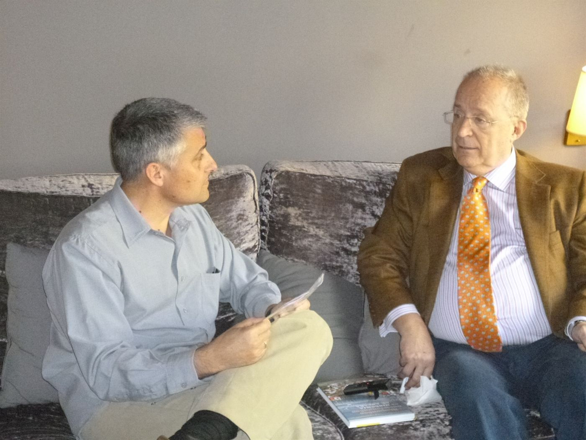 7.Bruno Montano de Trabalibros entrevista a Fernando García de Cortázar---8843.webp