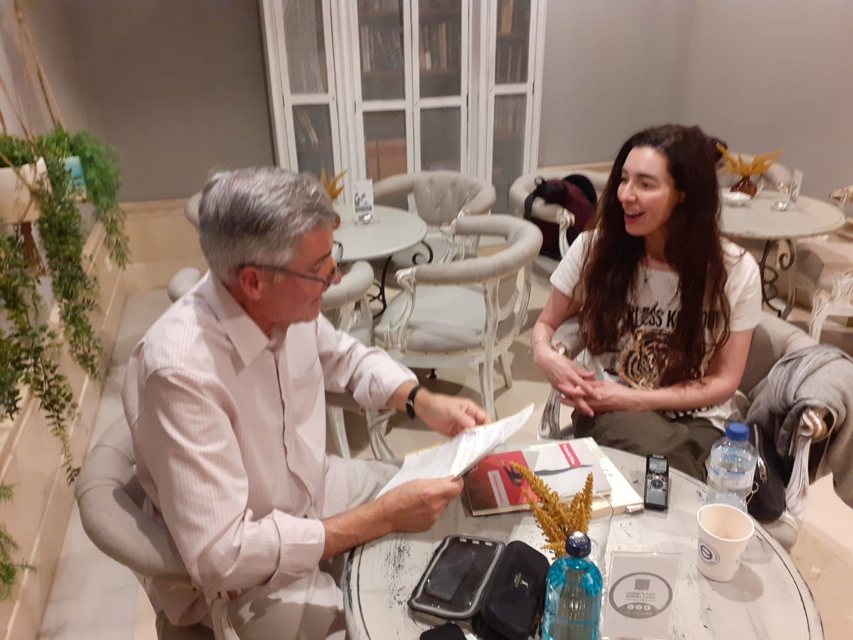 01.Bruno Montano entrevista a Fernanda Trías-Trabalibros.jpeg