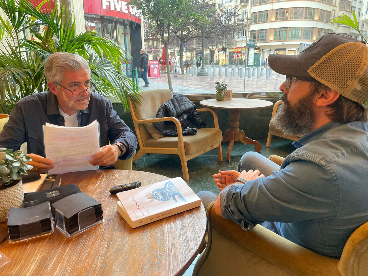 05.Bruno Montano entrevista a Juan Manuel Gil-Trabalibros.jpeg