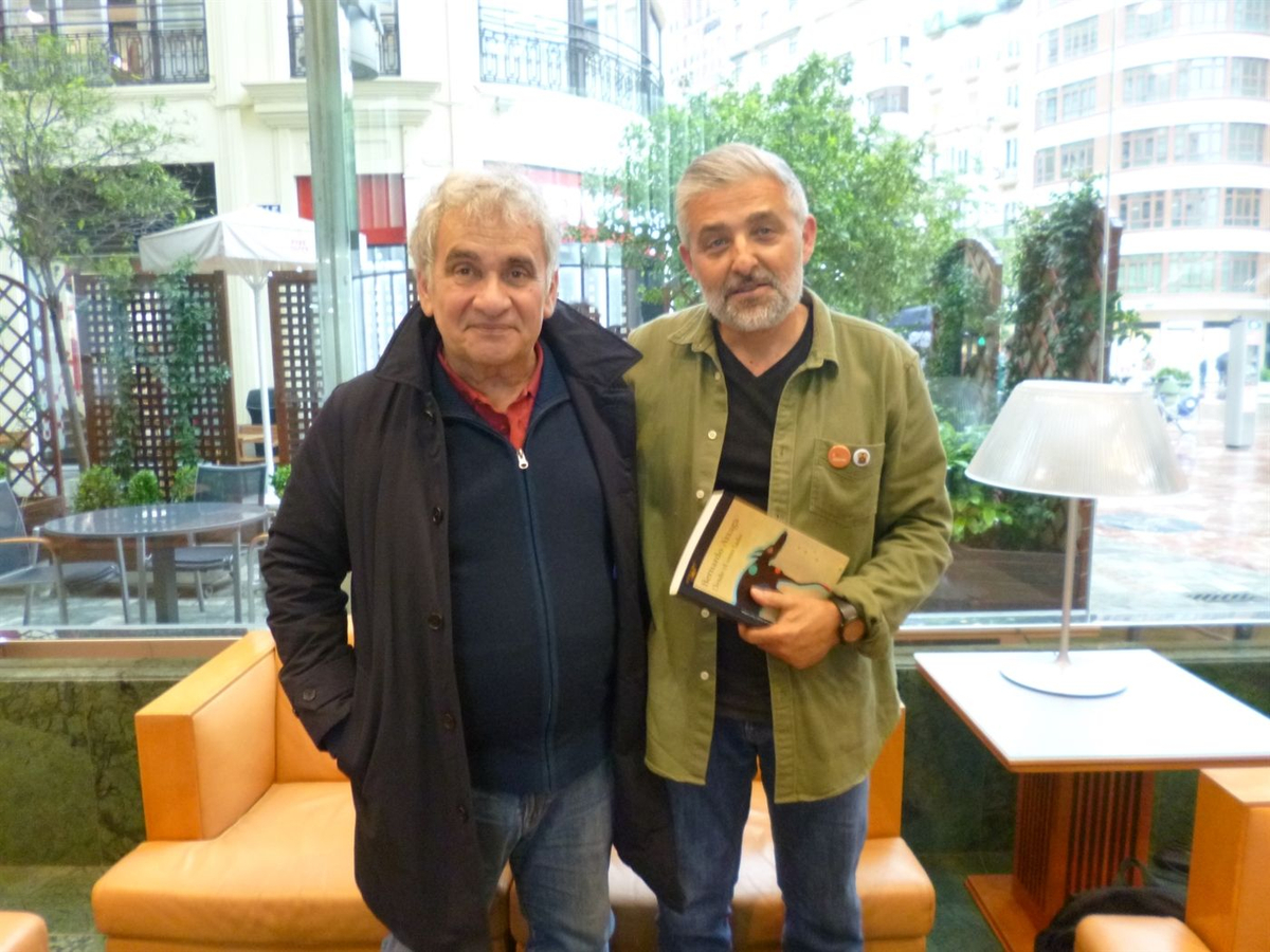 10.Bruno Montano entrevista a Bernardo Atxaga-Trabalibros---15314.webp