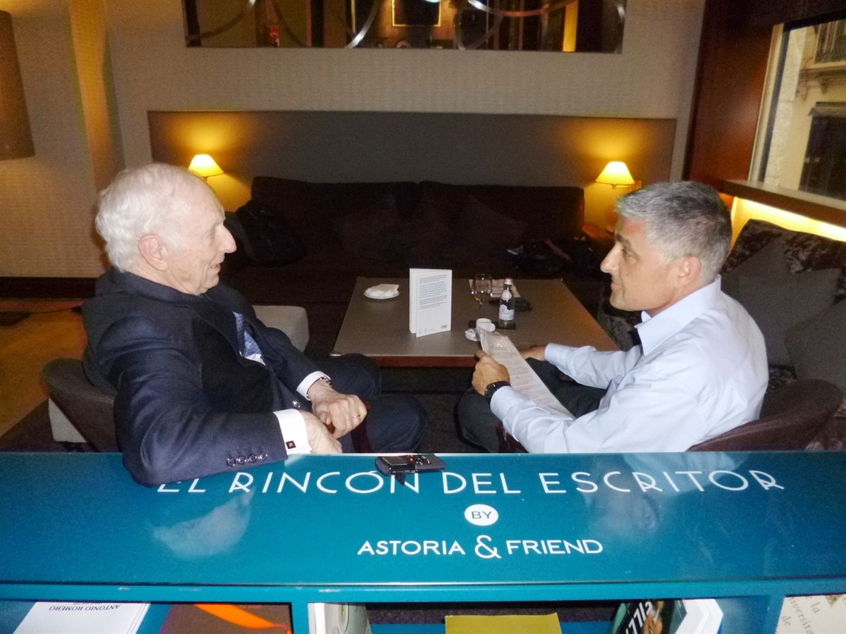 06.Bruno Montano de Trabalibros entrevista a Leopoldo Abadía---9543.webp