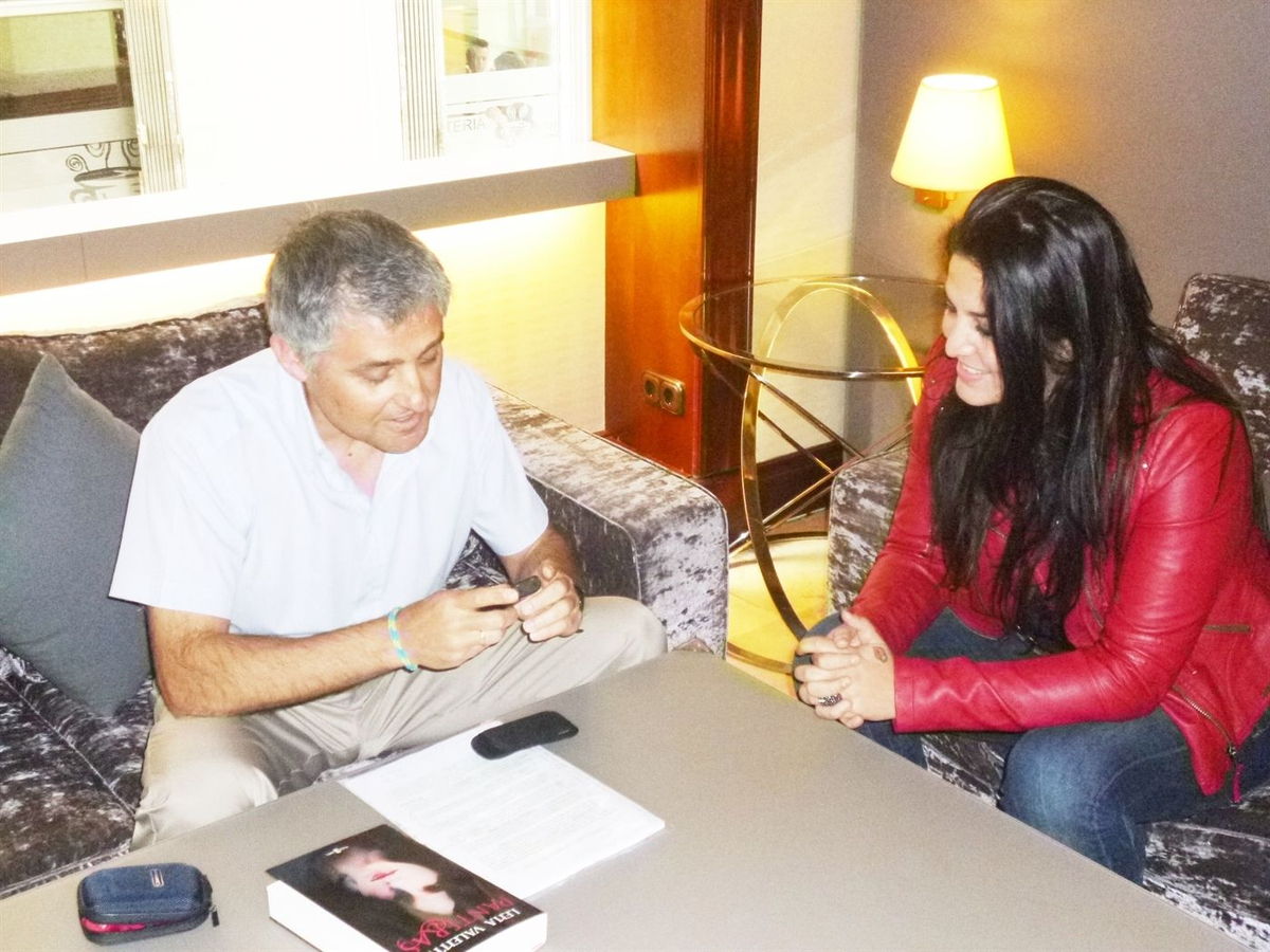 7.Bruno Montano de Trabalibros entrevista a Lena Valenti---9029.webp