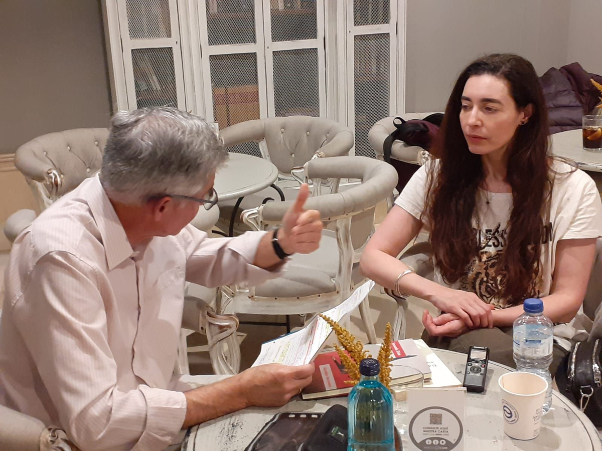 04.Bruno Montano entrevista a Fernanda Trías-Trabalibros.jpeg